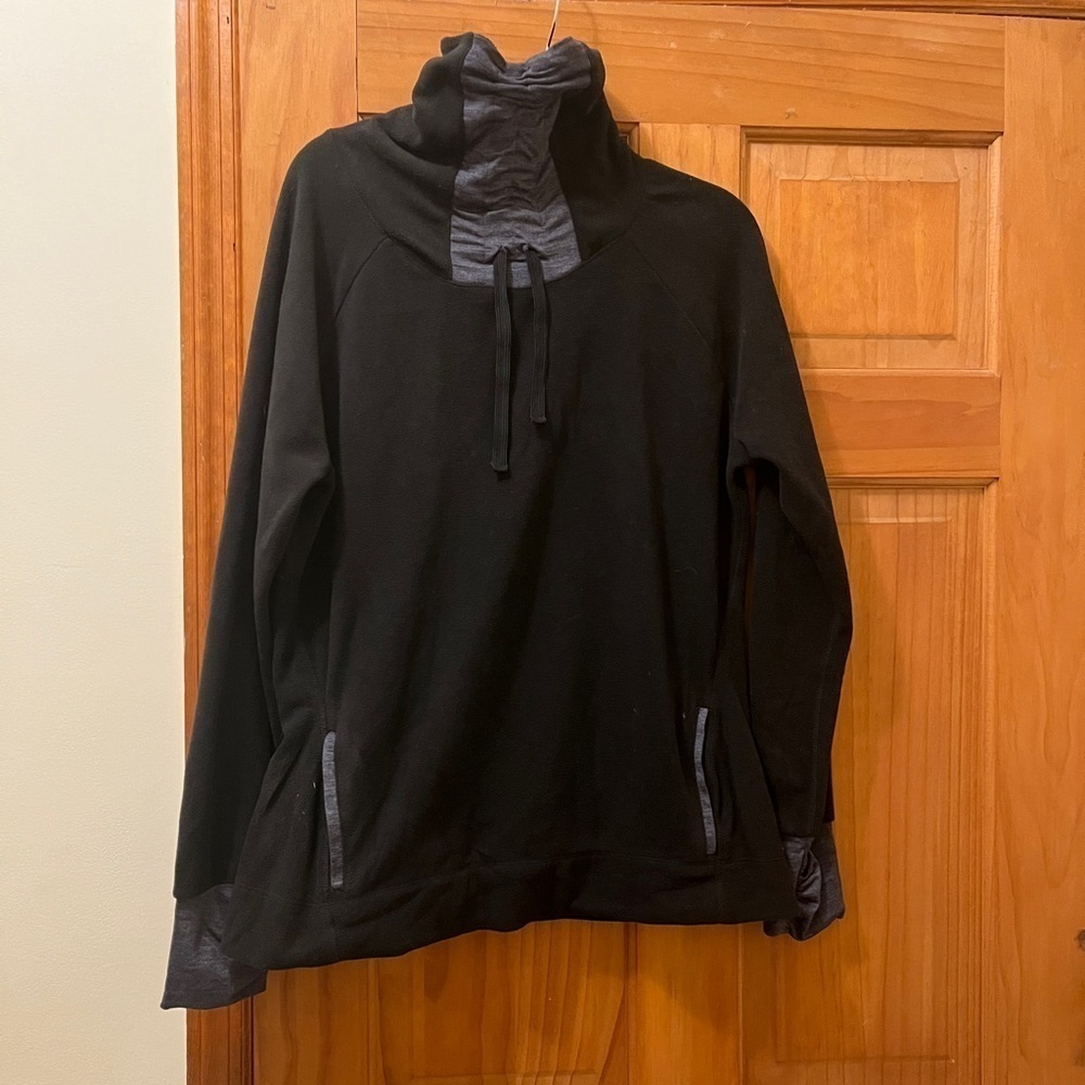 Old navy fleece workout jacket. Size Large